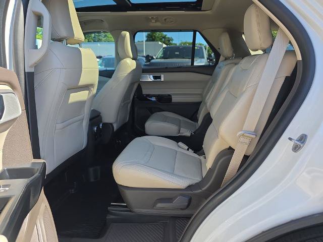 Certified 2021 Ford Explorer Platinum w/ Equipment Group 601A AWD/4WD image 17