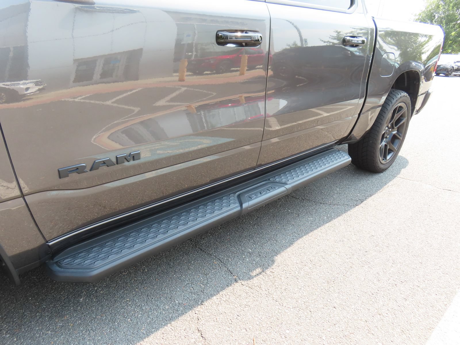 Used 2023 RAM 1500 Laramie AWD/4WD image 11