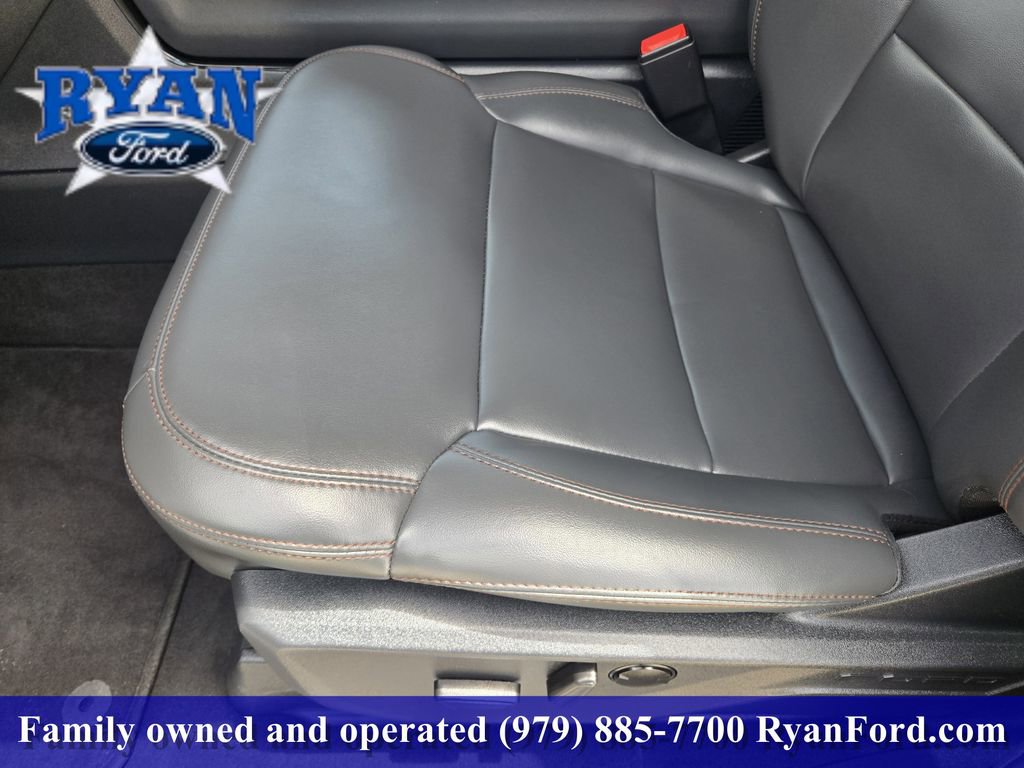 Certified 2025 Ford Expedition Active AWD/4WD image 17