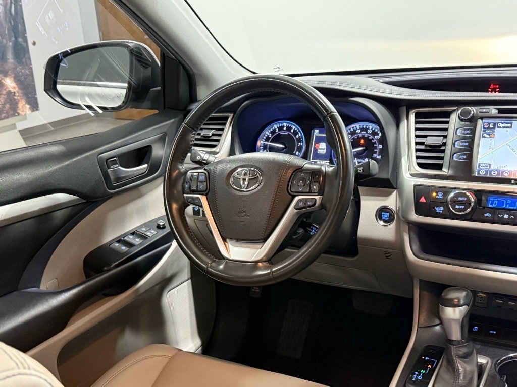 Used 2019 Toyota Highlander XLE image 11