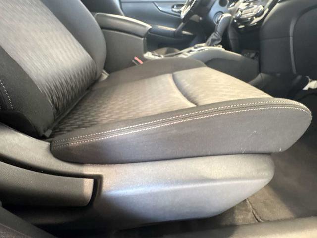 Used 2020 Nissan Rogue SV image 26