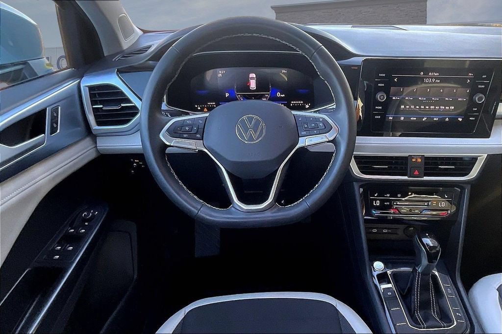 Used 2025 Volkswagen Taos SE FWD image 8