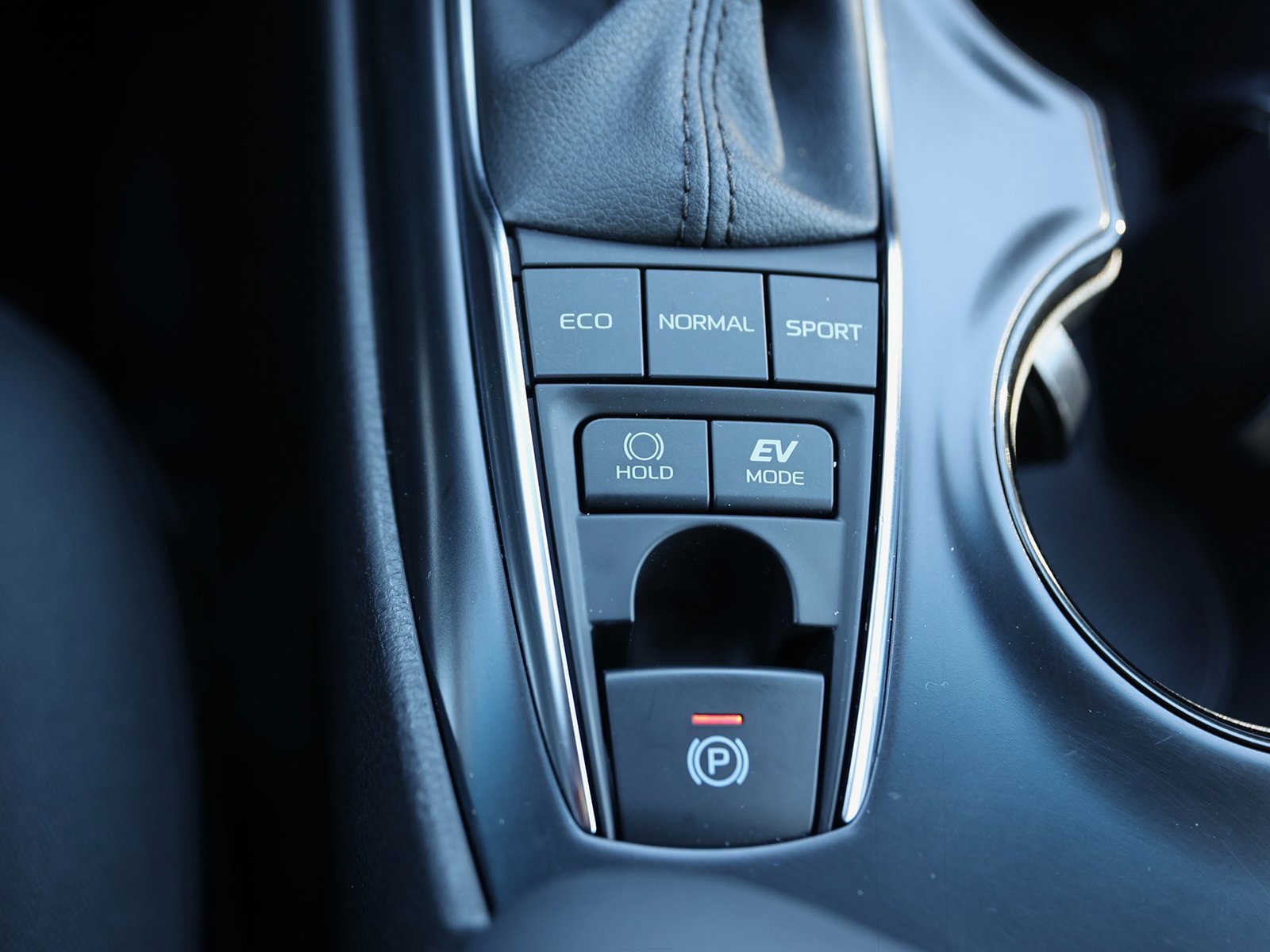 Used 2020 Toyota Camry LE image 32