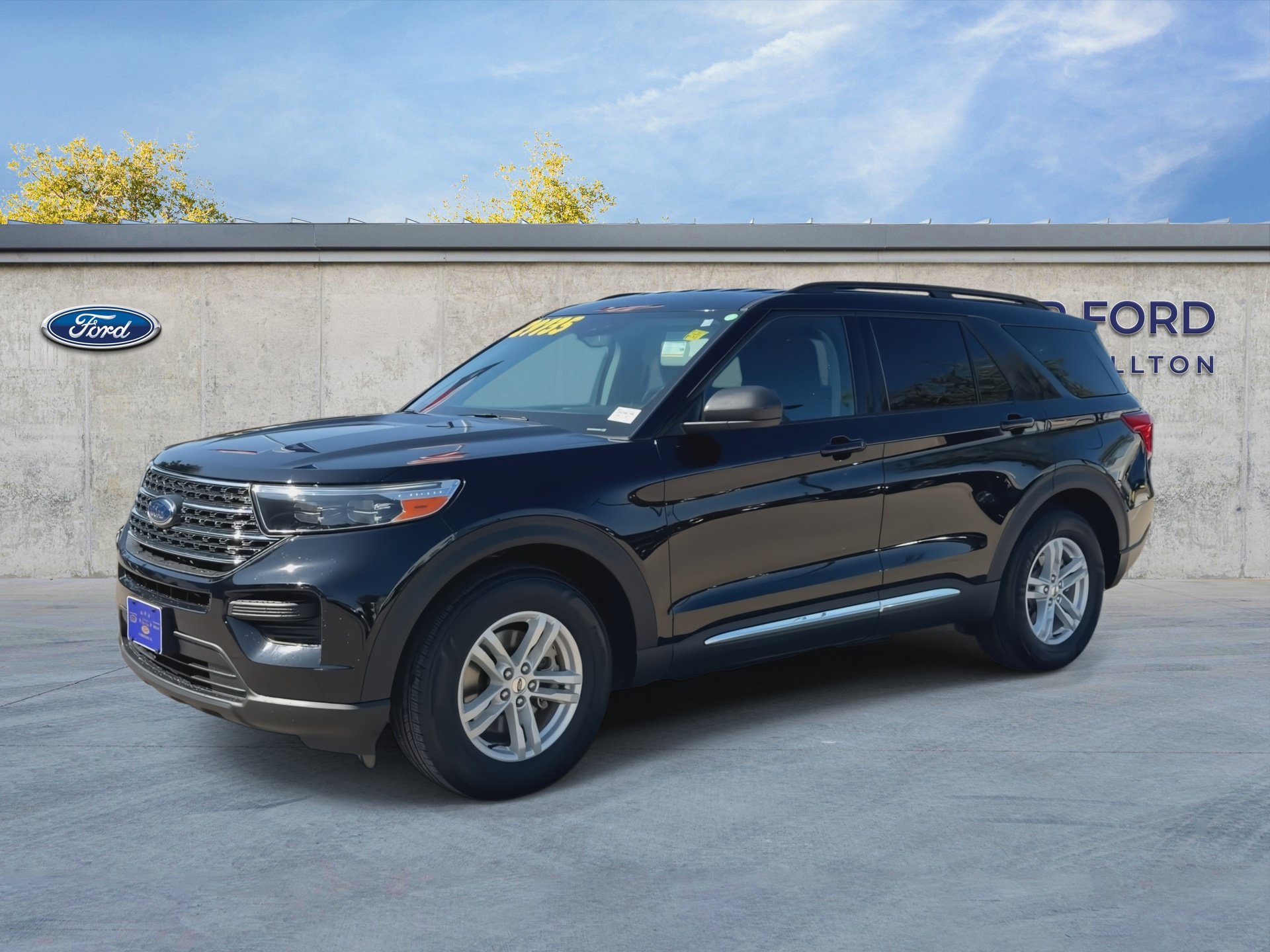 Certified 2024 Ford Explorer XLT RWD image 4