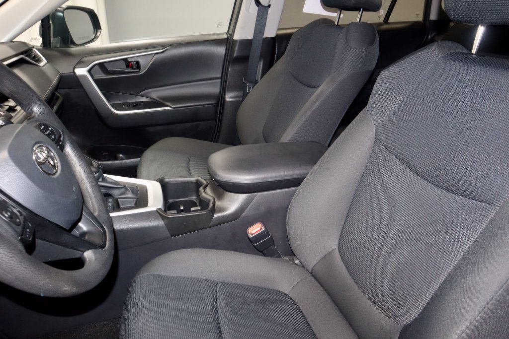 Used 2022 Toyota RAV4 LE AWD/4WD image 23
