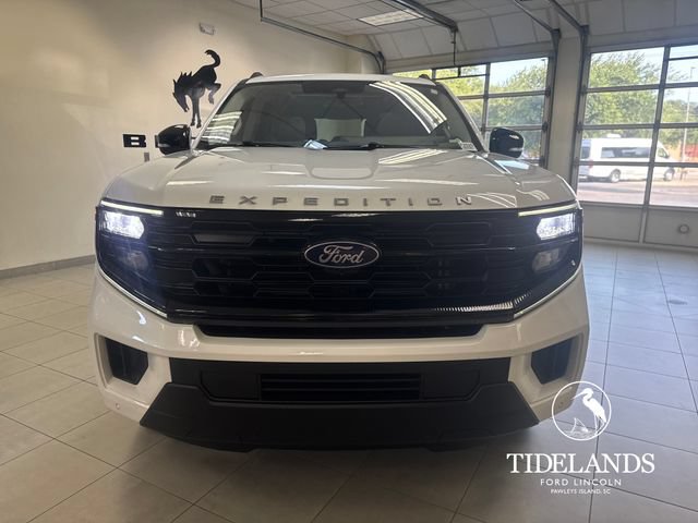 Certified 2025 Ford Expedition Active RWD image 3