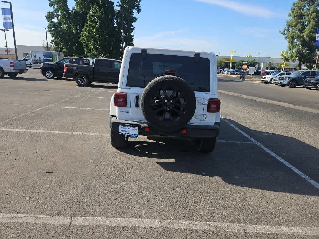 Used 2022 Jeep Wrangler Unlimited Sahara AWD/4WD image 6