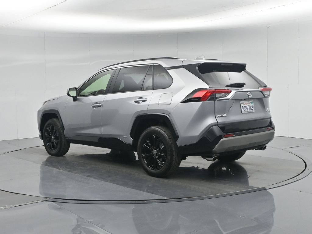 Used 2025 Toyota RAV4 SE image 7