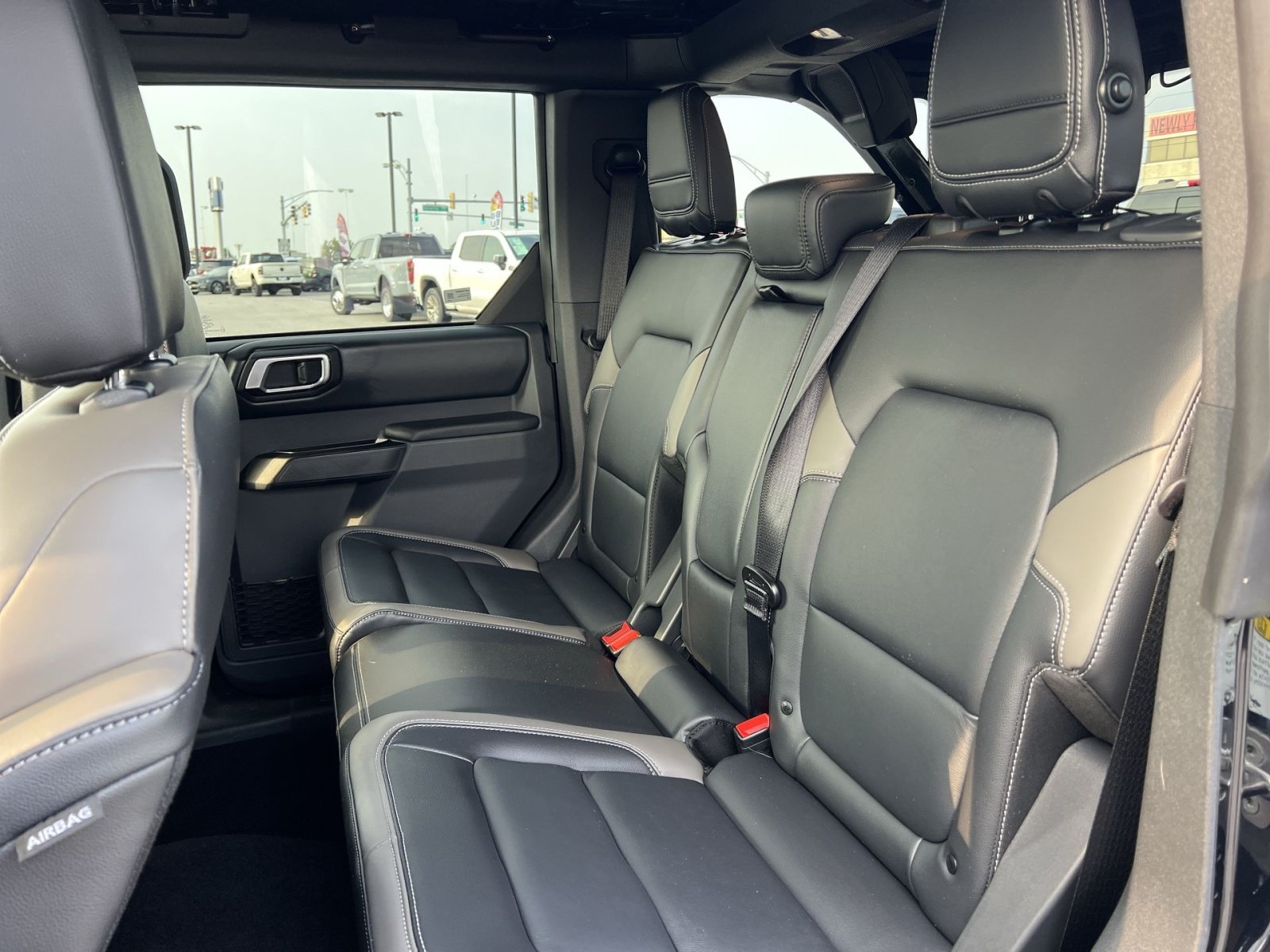Certified 2025 Ford Bronco Outer Banks w/ Sasquatch Package AWD/4WD image 24