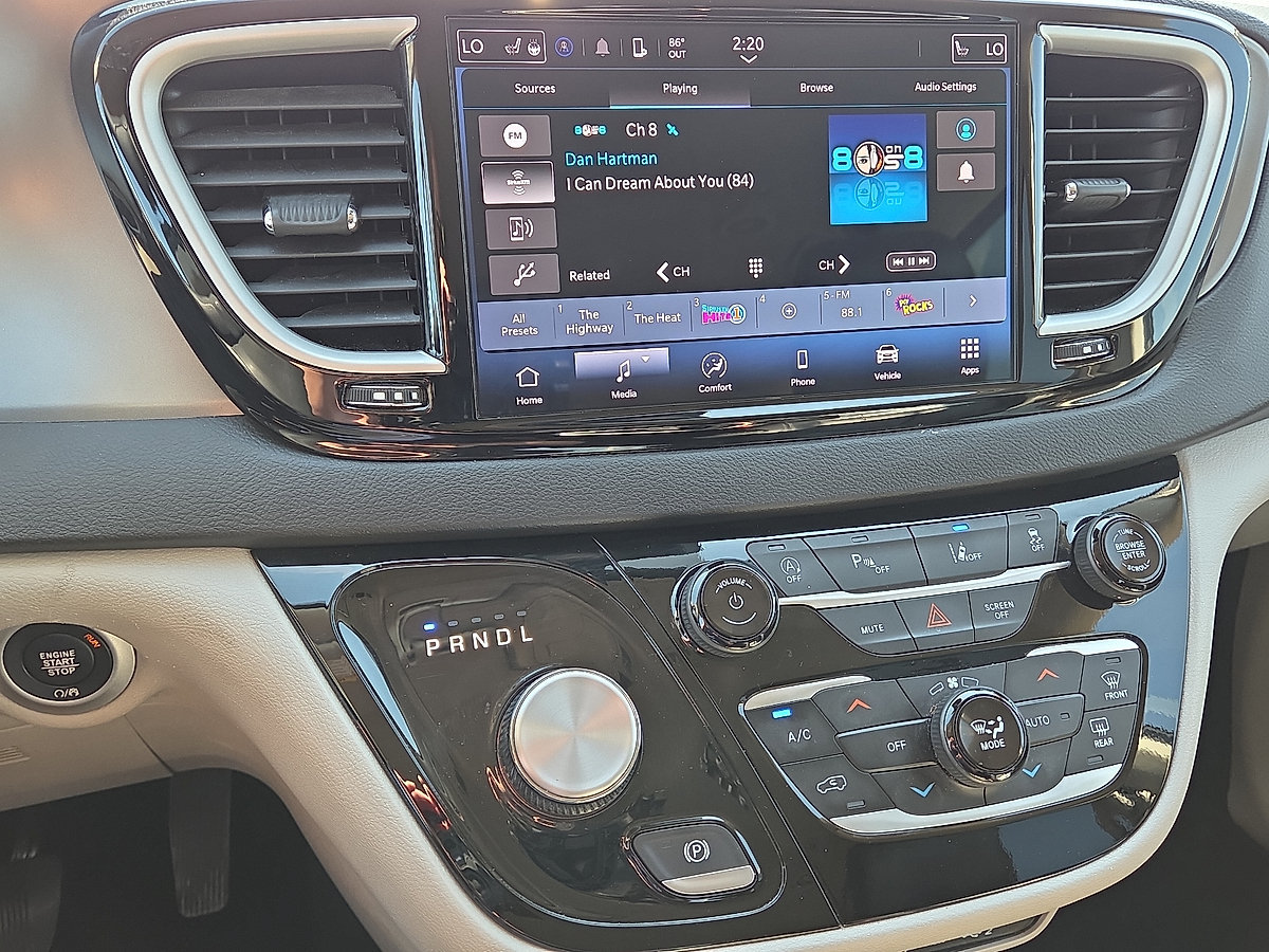 Used 2024 Chrysler Pacifica Touring-L FWD image 24
