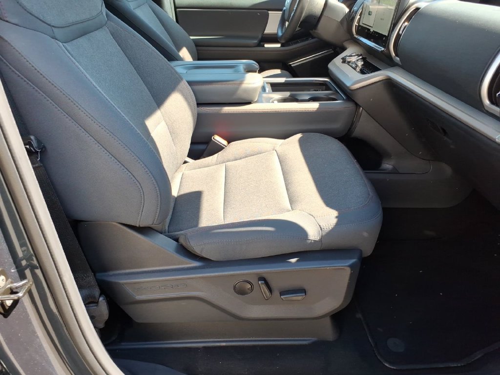 Certified 2025 Ford Expedition Active AWD/4WD image 8