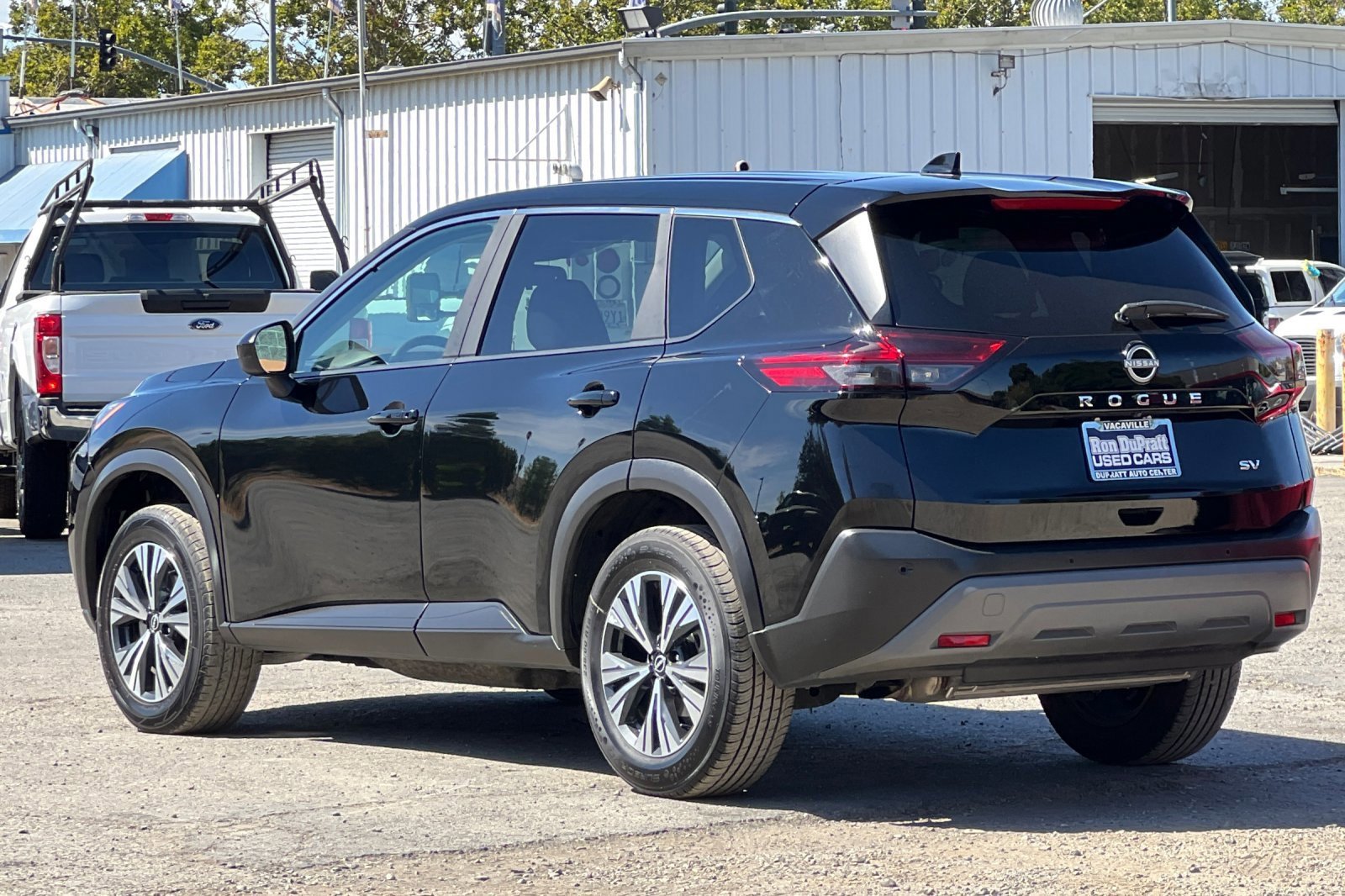 Used 2023 Nissan Rogue SV image 3