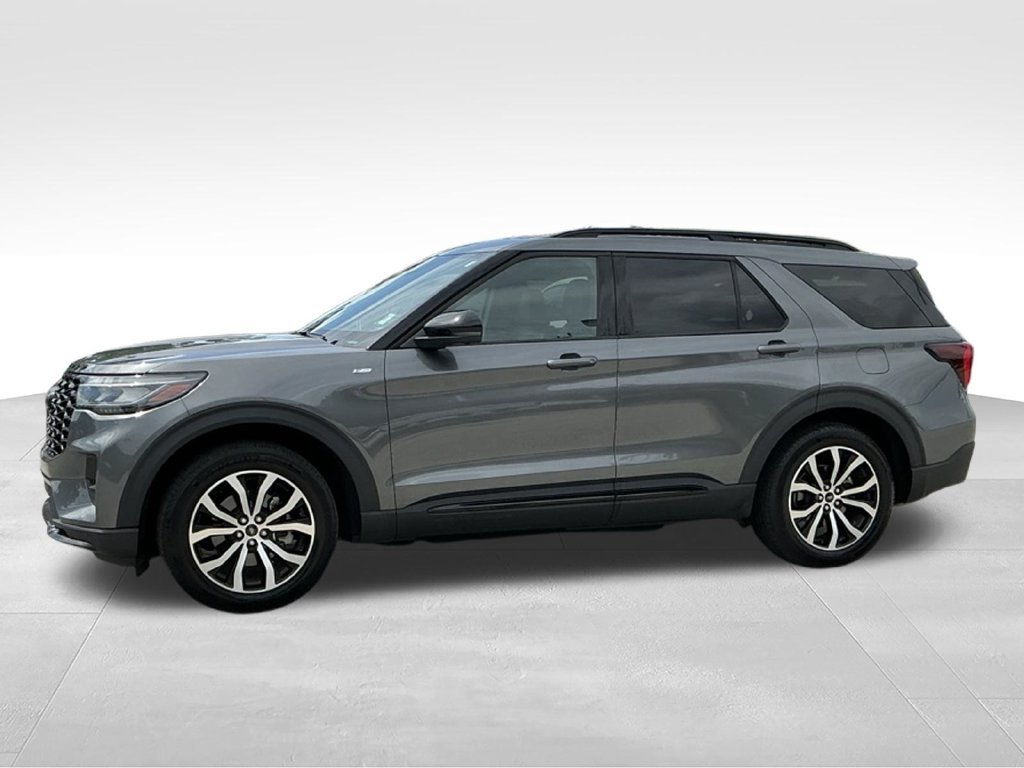 Certified 2025 Ford Explorer ST-Line w/ Premium Package RWD image 3