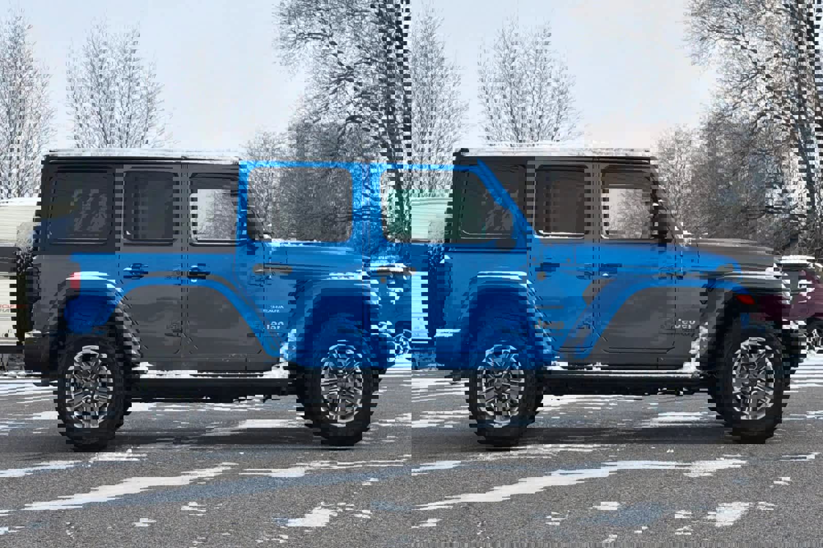 Used 2022 Jeep Wrangler Unlimited Sahara w/ Cold Weather Group image 6