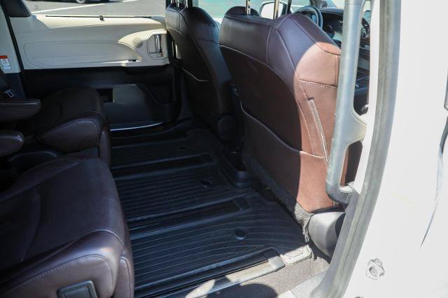 Used 2021 Toyota Sienna Platinum FWD image 31