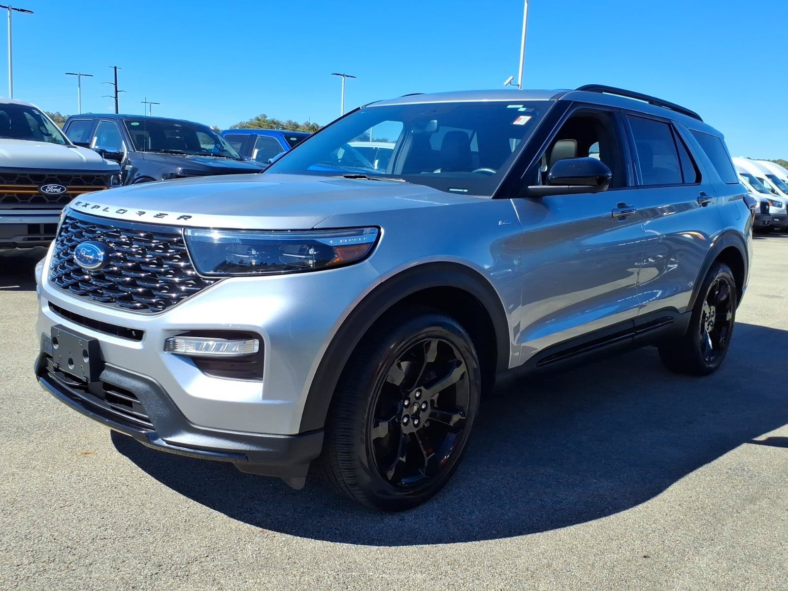 Certified 2023 Ford Explorer ST-Line w/ Class IV Trailer Tow Package AWD/4WD image 3