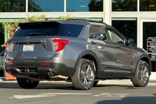 Certified 2022 Ford Explorer XLT w/ Equipment Group 202A image 4