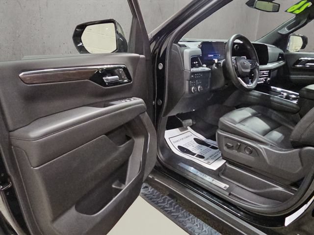 Used 2026 Chevrolet Suburban Z71 AWD/4WD image 11