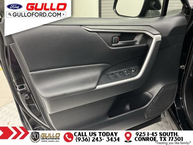 Used 2019 Toyota RAV4 LE FWD image 18