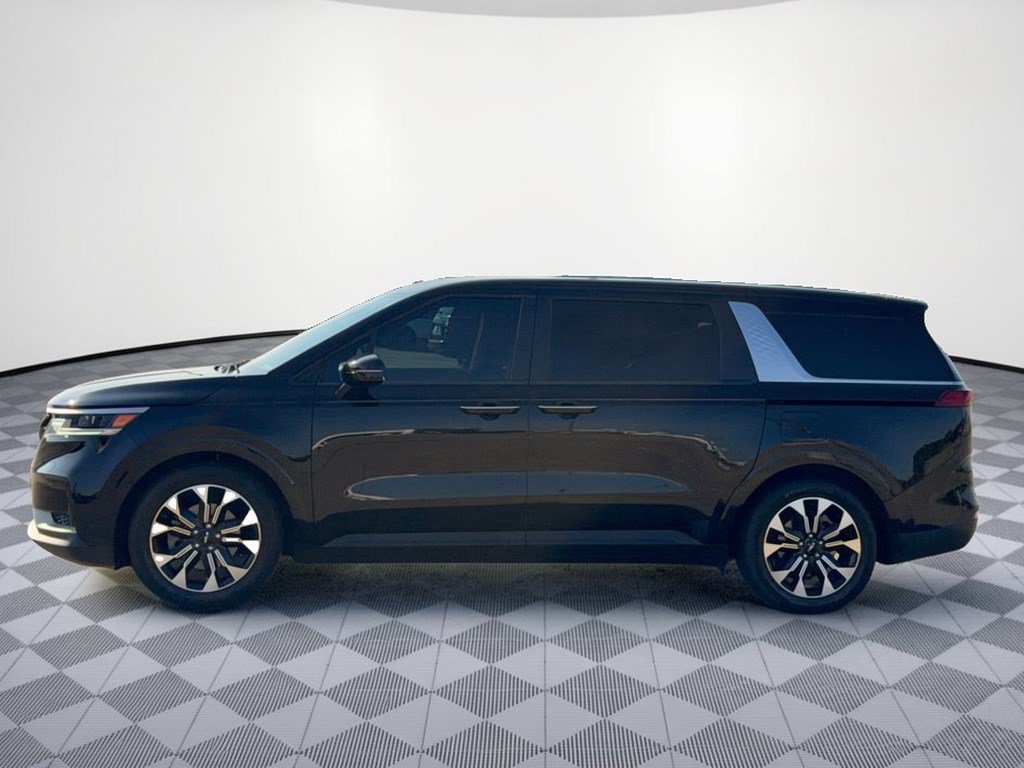 Used 2022 Kia Carnival EX FWD image 2