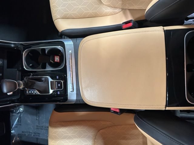 Used 2024 Kia Carnival EX FWD image 26
