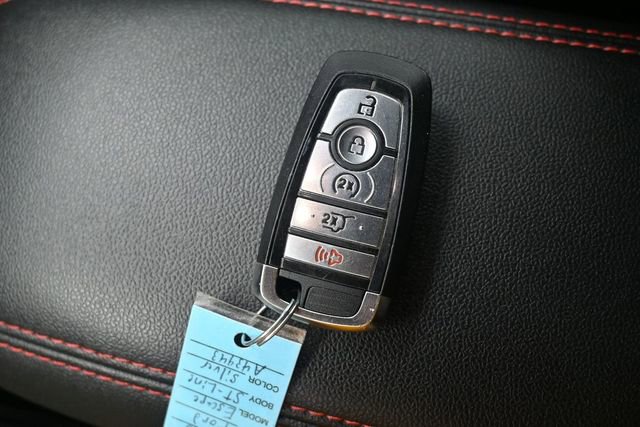 Certified 2025 Ford Escape ST-Line Select AWD/4WD image 16