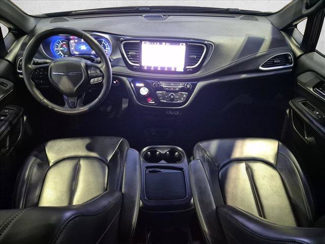 Used 2023 Chrysler Pacifica Touring-L w/ S Appearance Package FWD image 17