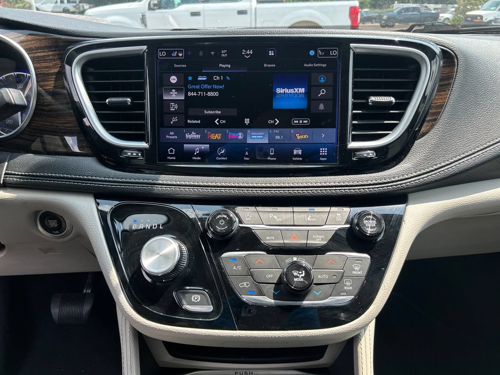Used 2023 Chrysler Pacifica Limited FWD image 20