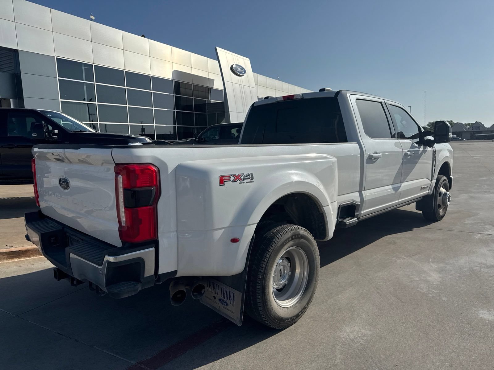 Certified 2025 Ford F350 Lariat w/ Lariat Ultimate Package AWD/4WD image 3