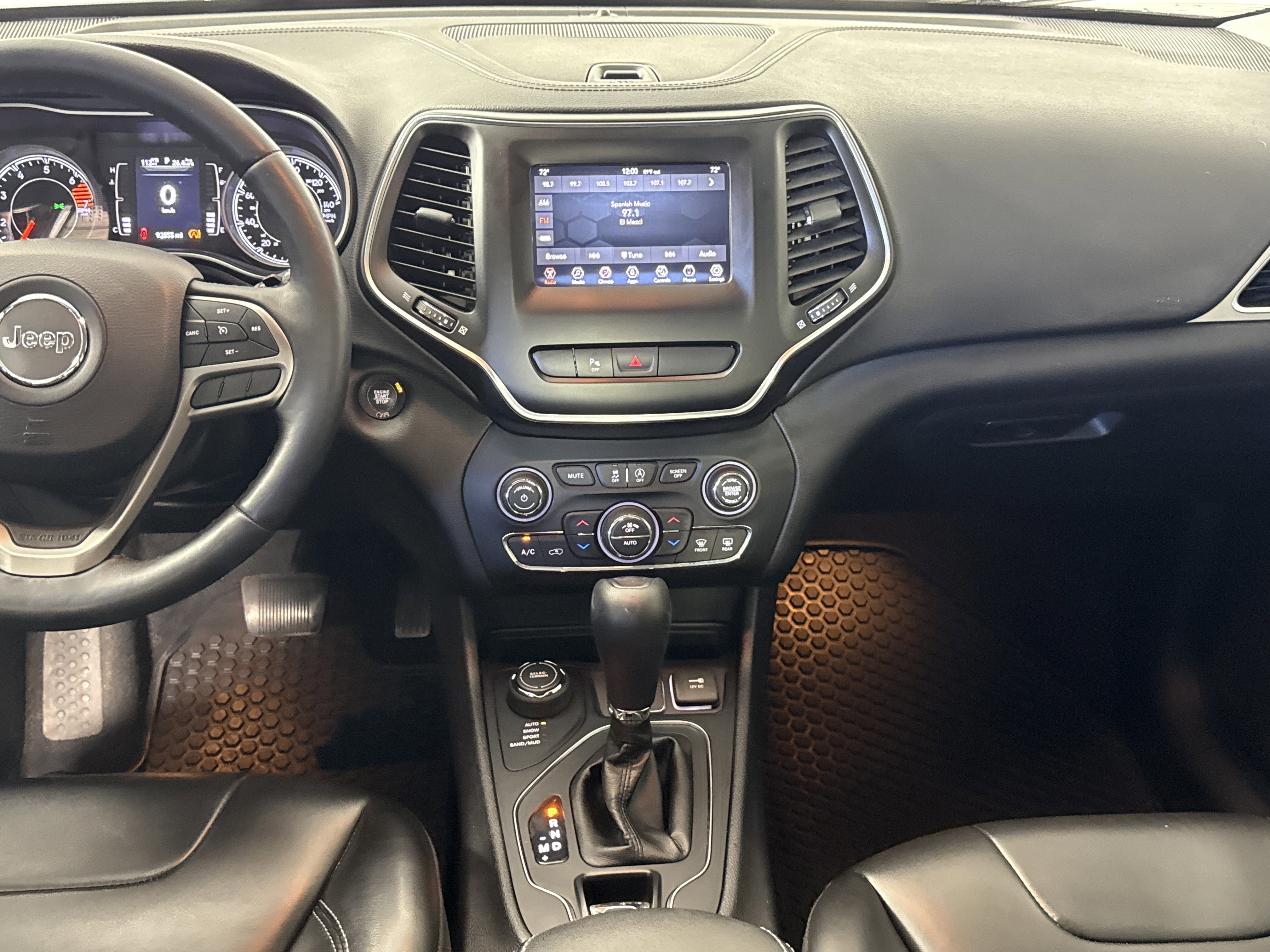 Used 2019 Jeep Cherokee Latitude Plus w/ Comfort/Convenience Group image 12
