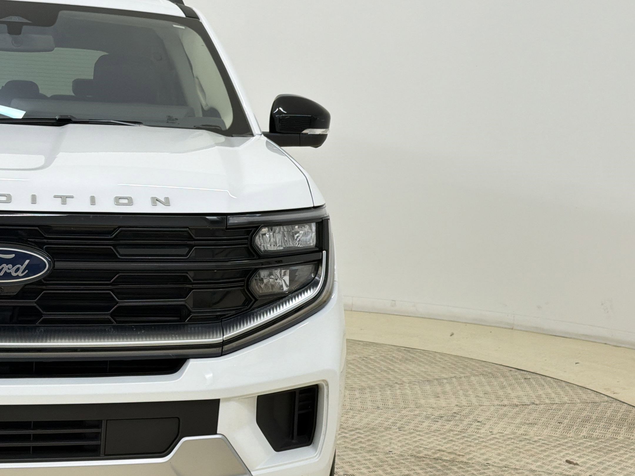 Certified 2025 Ford Expedition Platinum AWD/4WD image 11