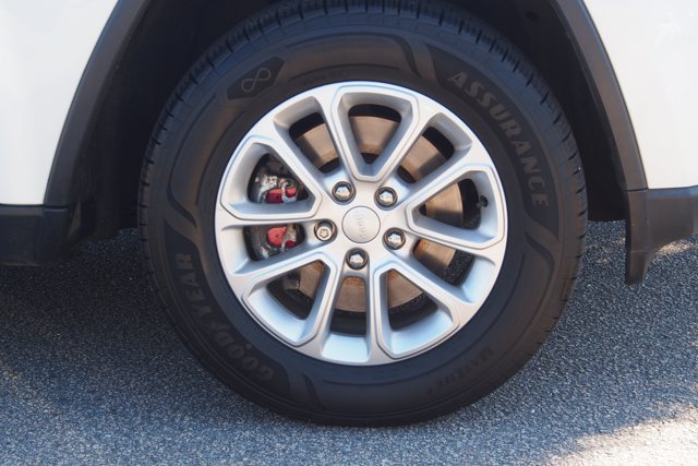 Used 2021 Jeep Grand Cherokee Laredo RWD image 9