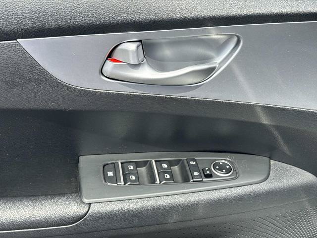 Used 2022 Kia Forte LXS FWD image 17