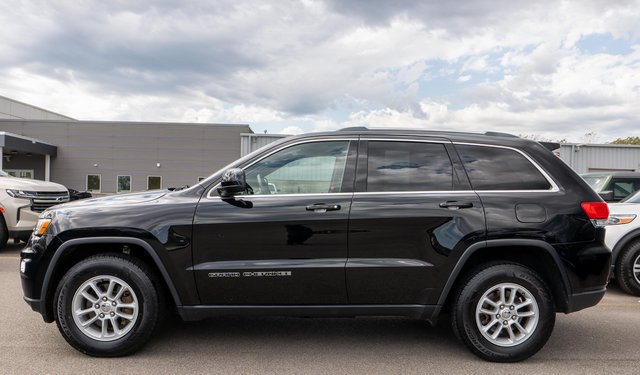 Used 2018 Jeep Grand Cherokee Laredo AWD/4WD image 9