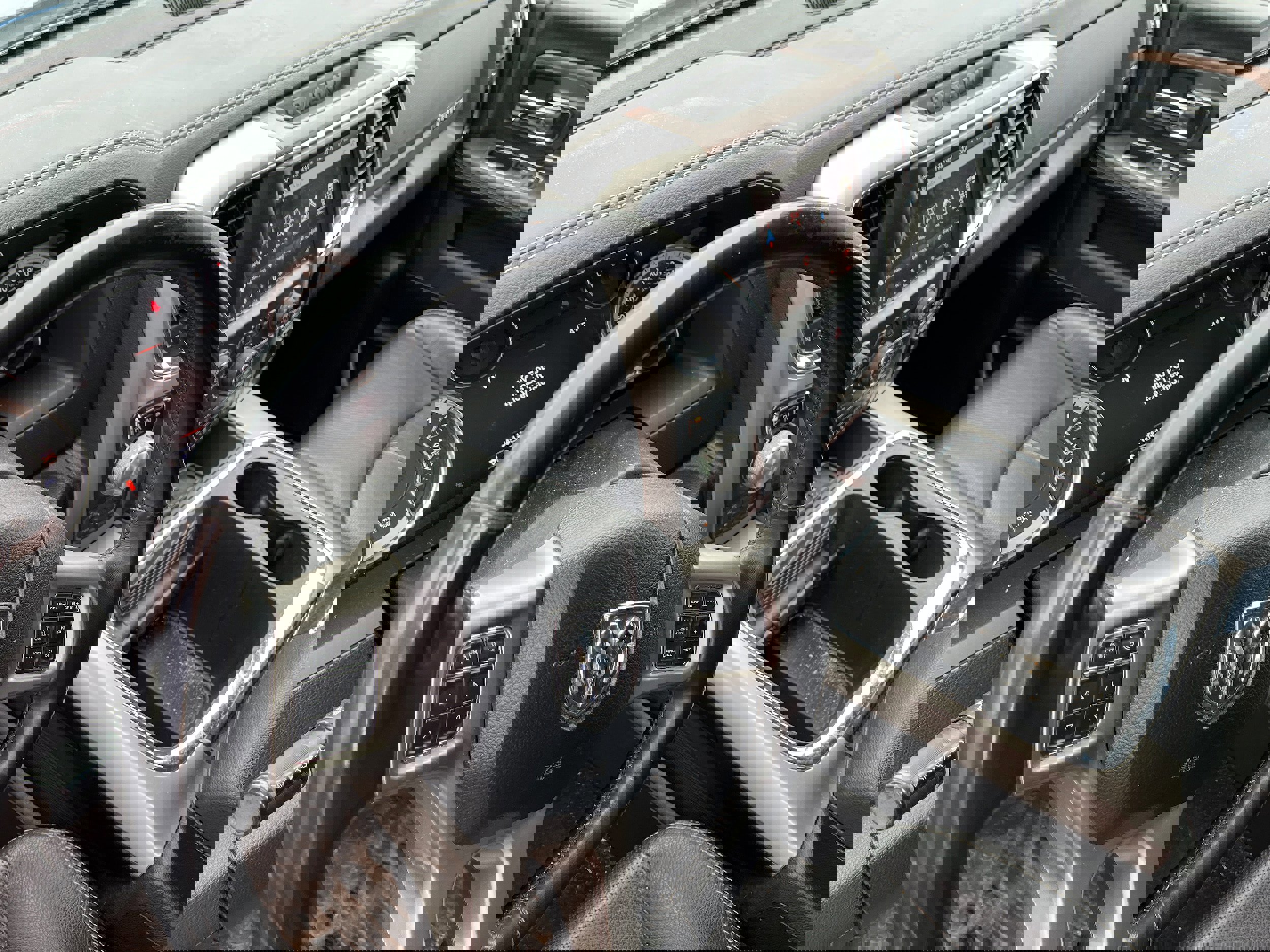 Used 2018 RAM 1500 Laramie w/ Convenience Group image 10