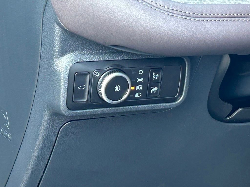 Certified 2025 Ford Explorer Platinum w/ Ultimate Package AWD/4WD image 38