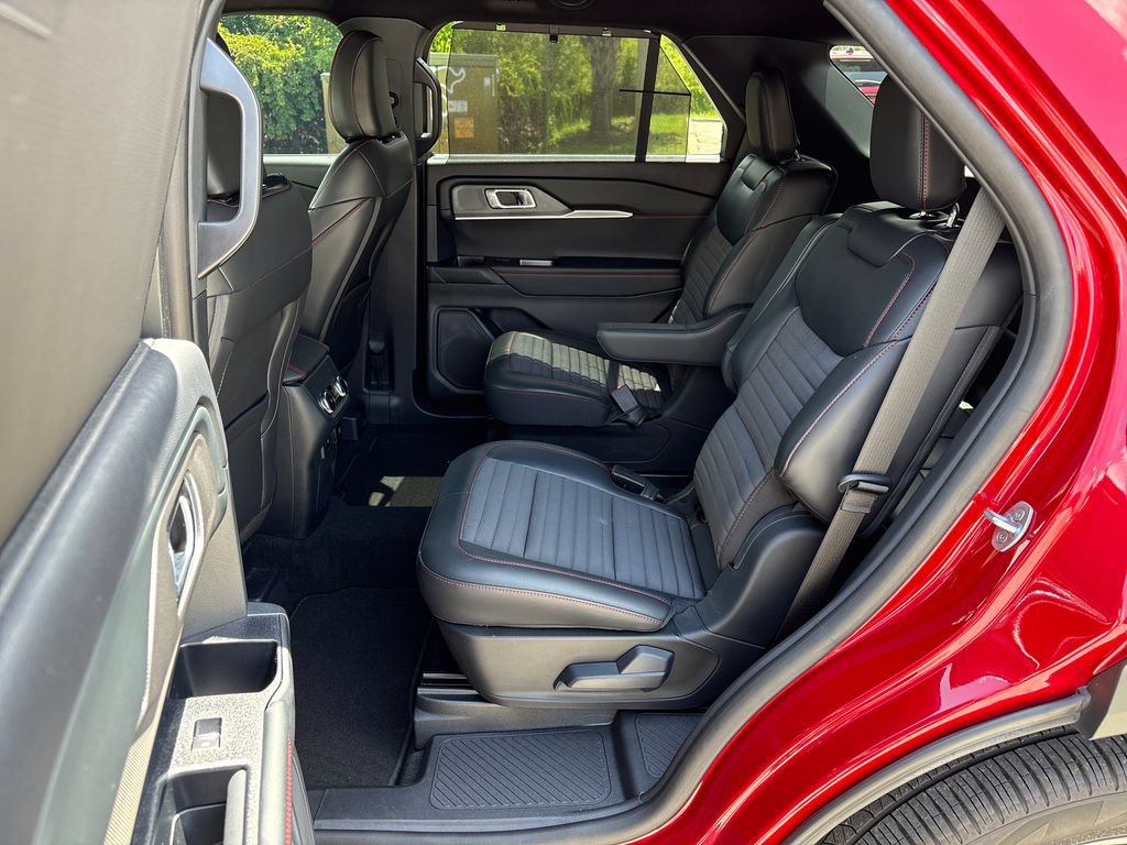 Certified 2025 Ford Explorer ST-Line w/ Premium Package RWD image 31
