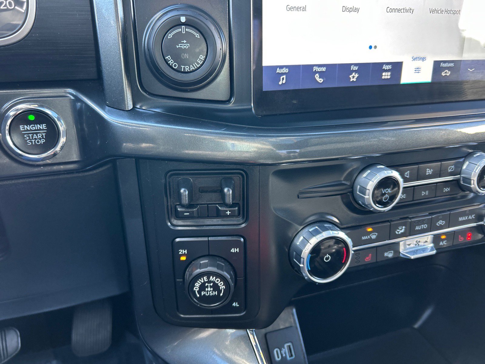 Certified 2022 Ford F150 XLT w/ Equipment Group 302A High image 31