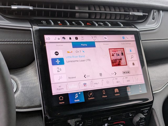 Used 2025 Jeep Grand Cherokee Limited w/ Black Appearance Package image 21