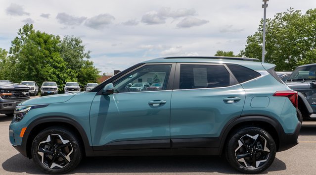 Used 2024 Kia Seltos EX AWD/4WD image 9