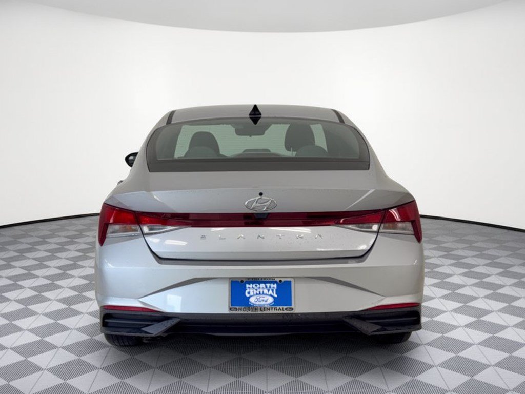Used 2021 Hyundai Elantra SE FWD image 11