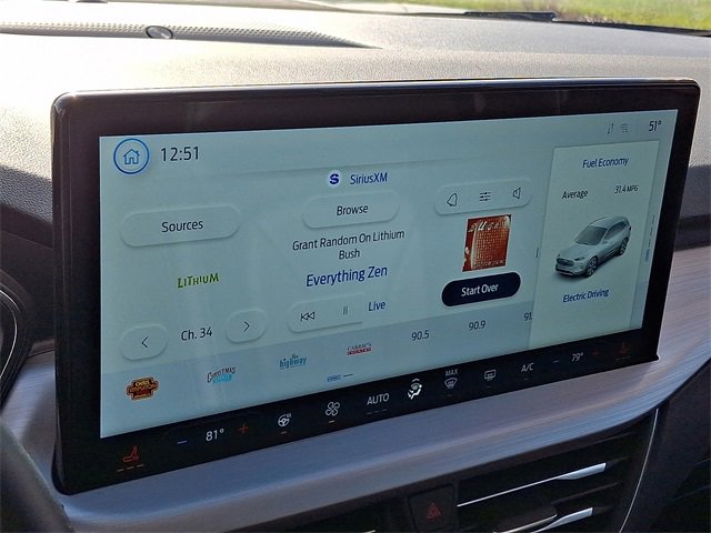 Certified 2025 Ford Escape Platinum w/ Premium Technology Package image 18