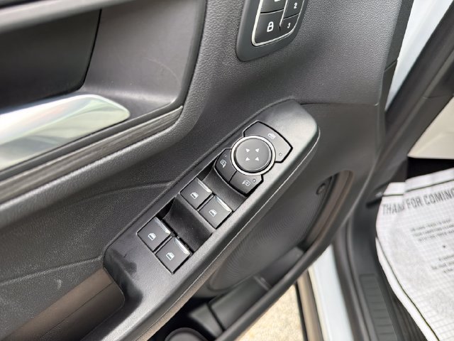 Certified 2025 Ford Escape Platinum w/ Premium Technology Package FWD image 17