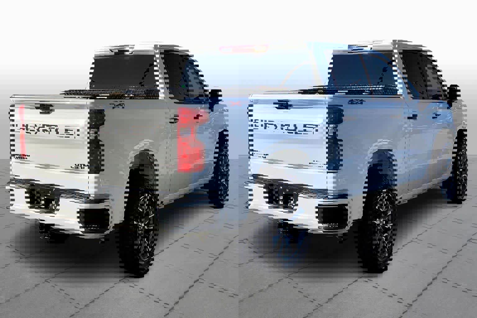 Used 2023 Chevrolet Silverado 1500 Custom image 3