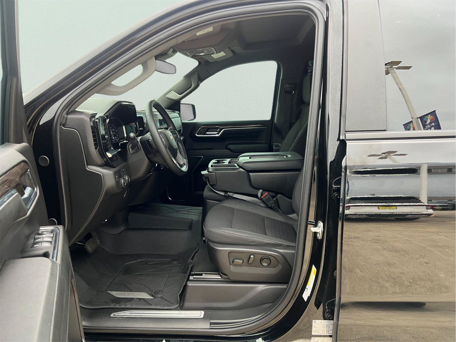 Used 2024 Chevrolet Silverado 1500 LT w/ Convenience Package II RWD image 9
