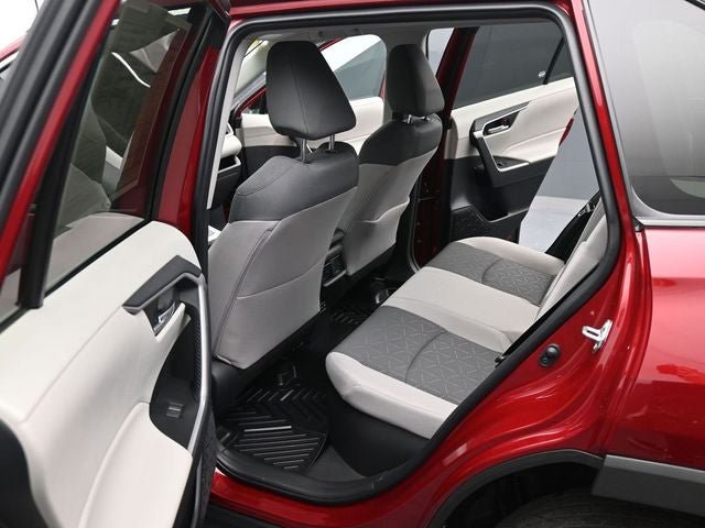 Used 2024 Toyota RAV4 XLE AWD/4WD image 17