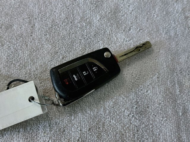 Used 2020 Toyota Camry LE FWD image 30