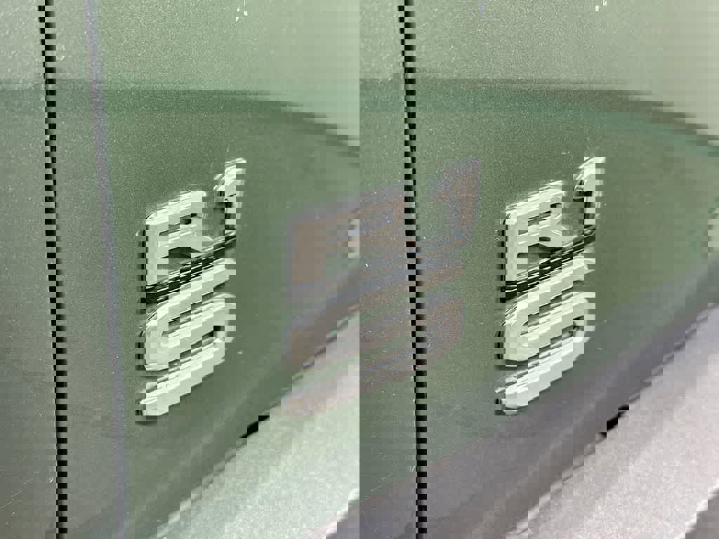 Used 2025 Rivian R1S Adventure image 11