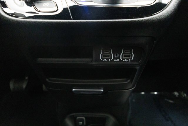 Used 2025 Chrysler Pacifica Select FWD image 33