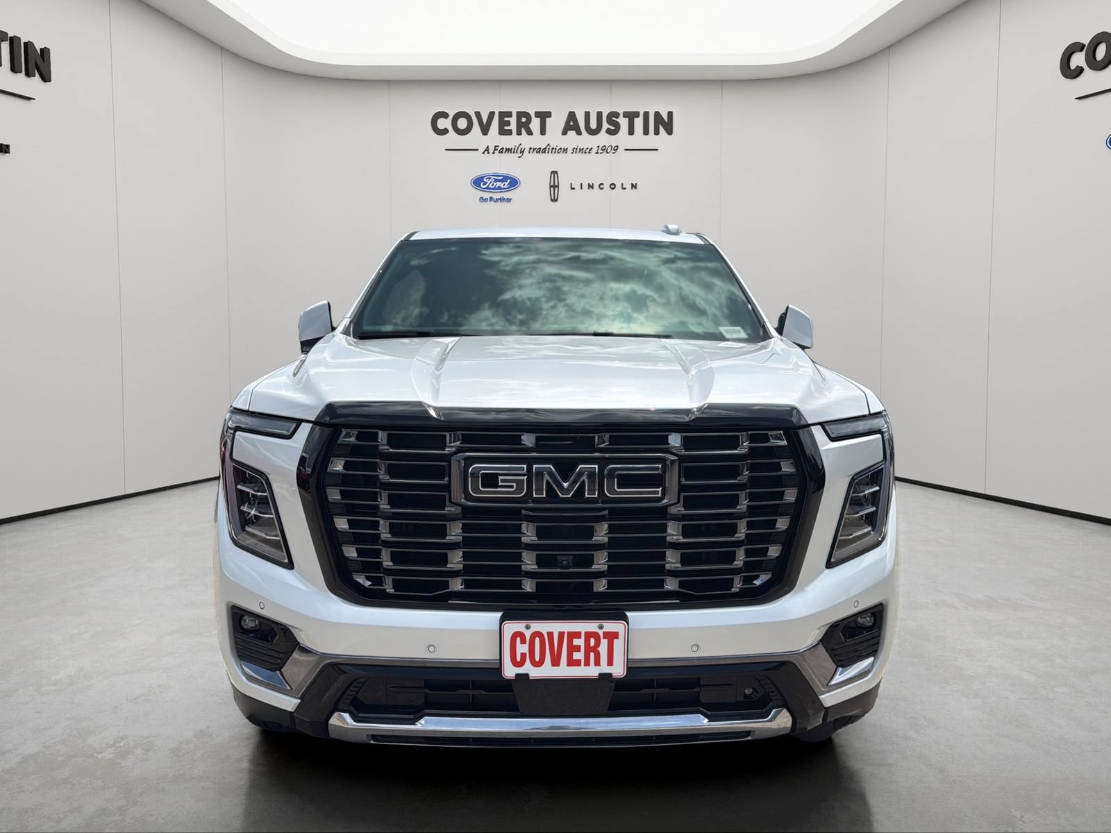 Used 2025 GMC Yukon Denali Ultimate AWD/4WD image 9